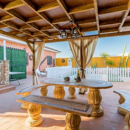 Вілла Casa Ludima Fuentes de Andalucia Екстер'єр фото