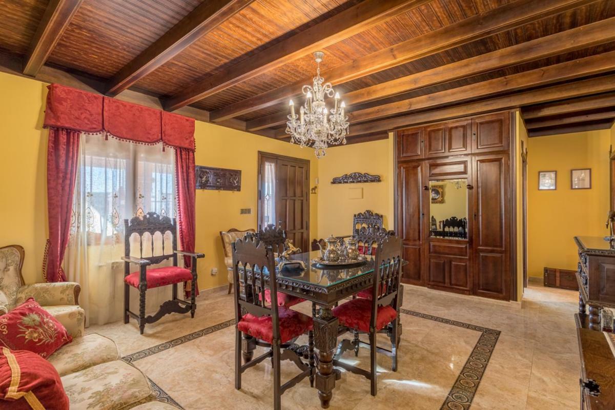 Вілла Casa Ludima Fuentes de Andalucia Екстер'єр фото