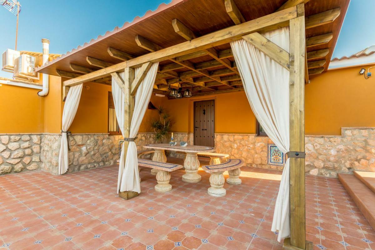 Вілла Casa Ludima Fuentes de Andalucia Екстер'єр фото