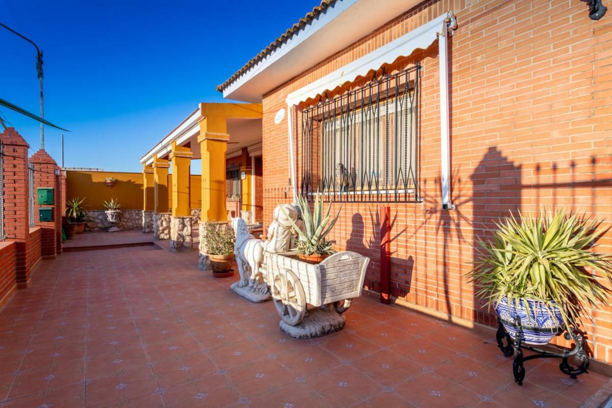 Вілла Casa Ludima Fuentes de Andalucia Екстер'єр фото