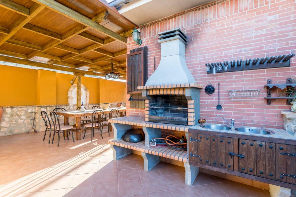 Вілла Casa Ludima Fuentes de Andalucia Екстер'єр фото